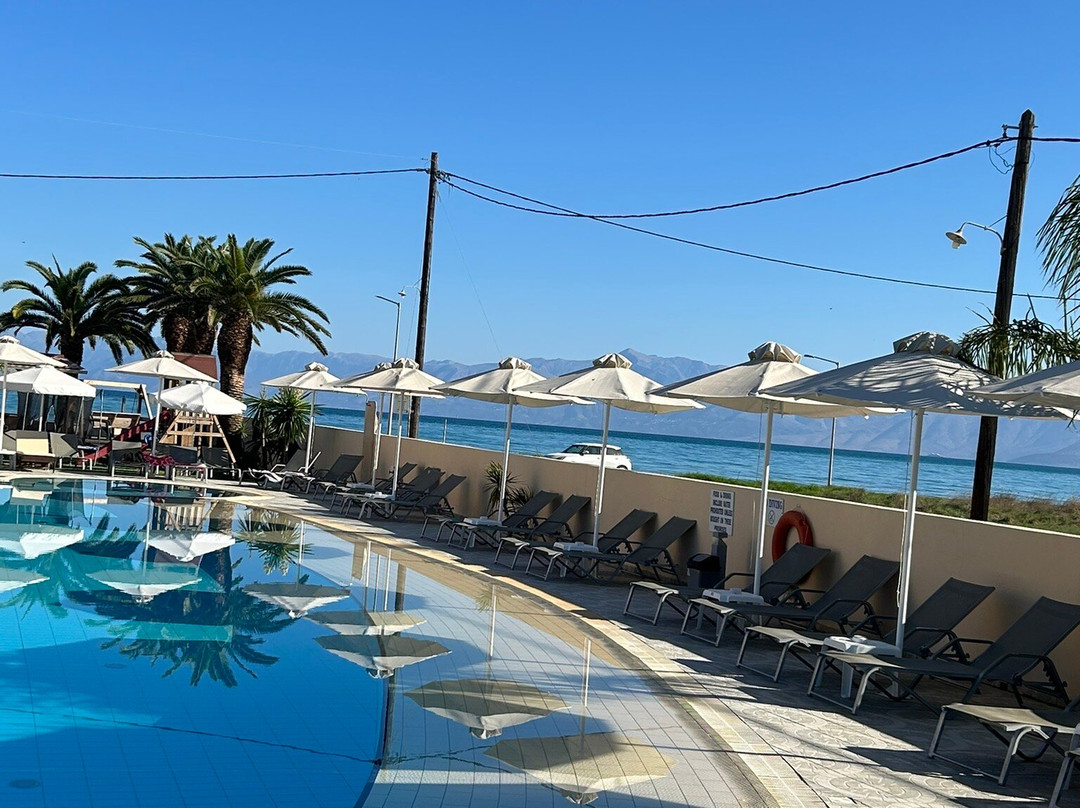 Ninos On The Beach Hotel主图