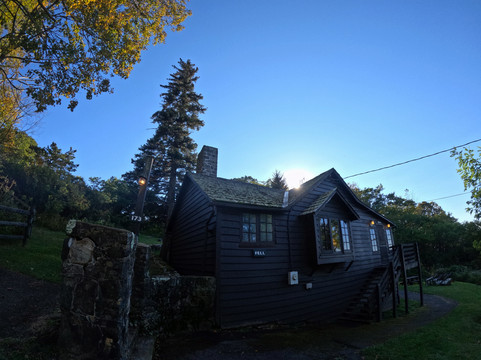 天堂之地酒店主图