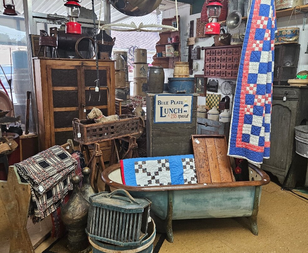 Yoder's Lamps Antiques & Collectibles-Arthur必去景点