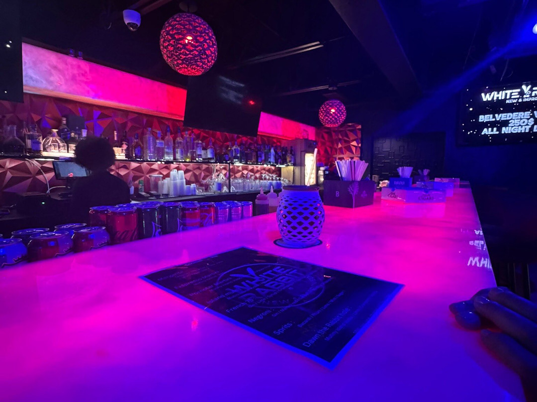 White Rabbit Sxm-马霍必去景点