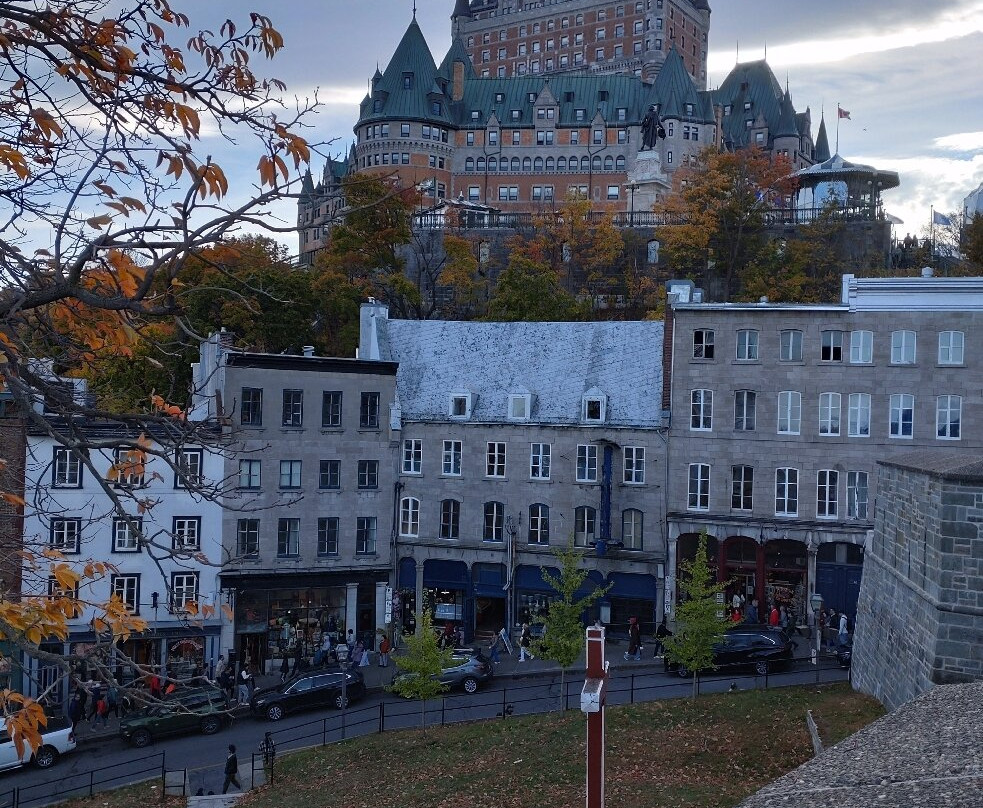 考特里尔酒店主图