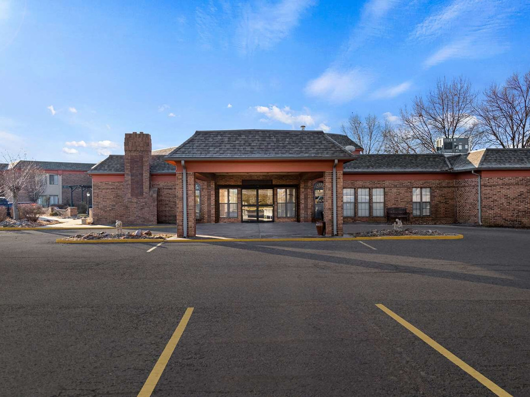 Suburban Studio Kansas City Airport North