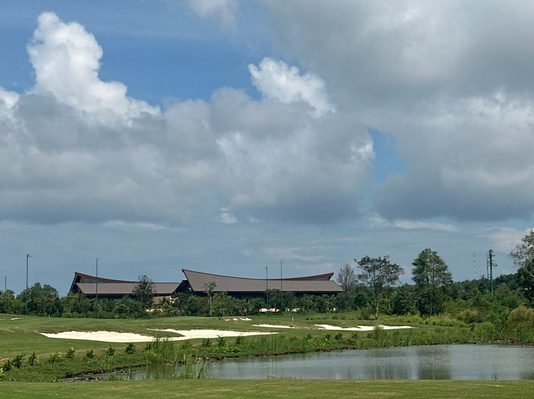 Eschuri Vung Bau Golf