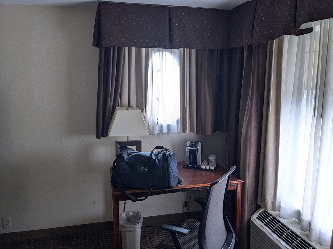 Holiday Inn Express Holland by IHG主图