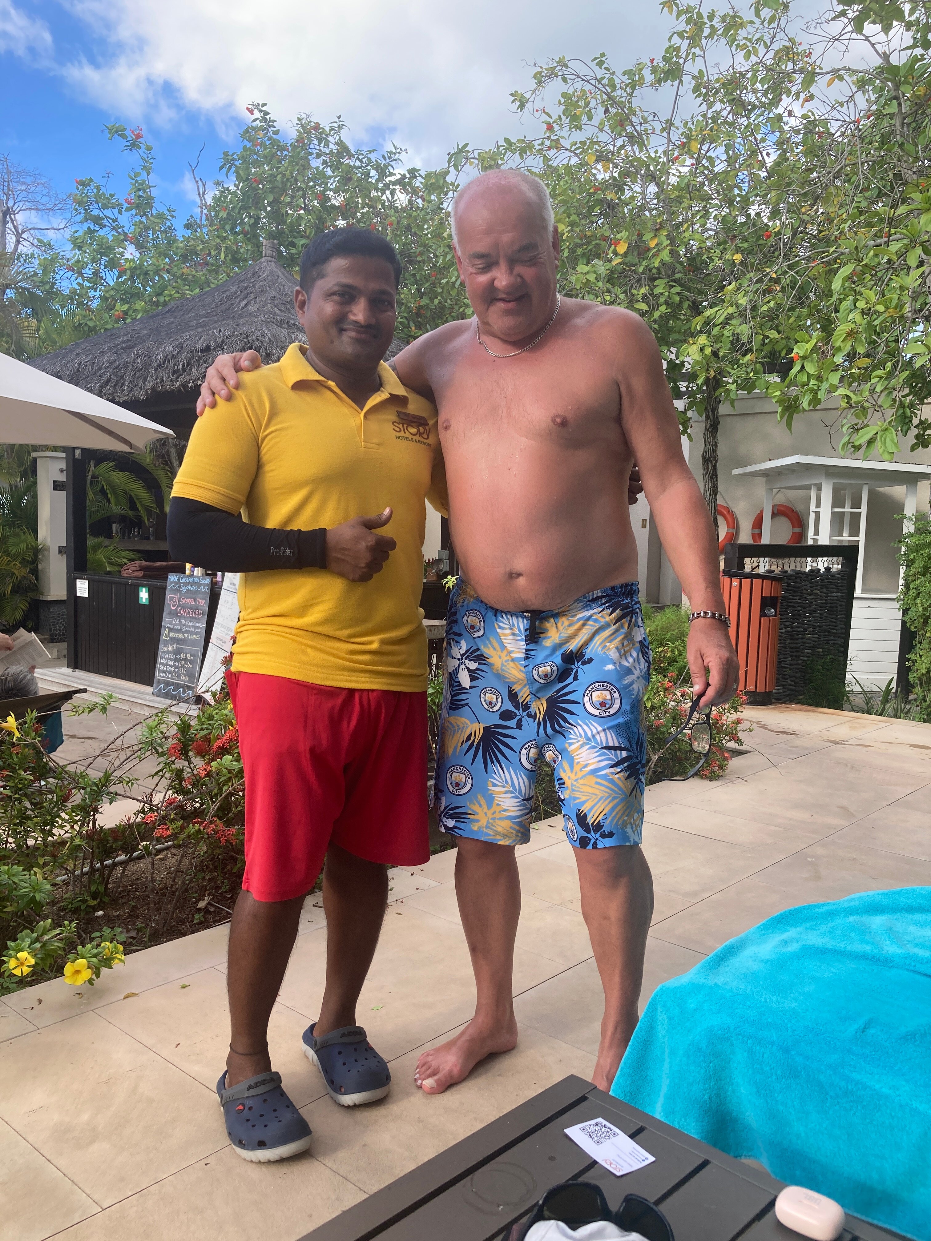 博瓦隆海滩H度假村-泳池