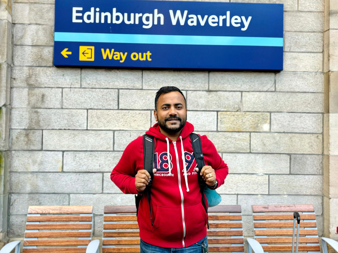 Edinburgh Waverley Station-爱丁堡必去景点