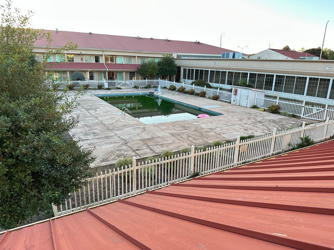 Greeneville Inn And Suites