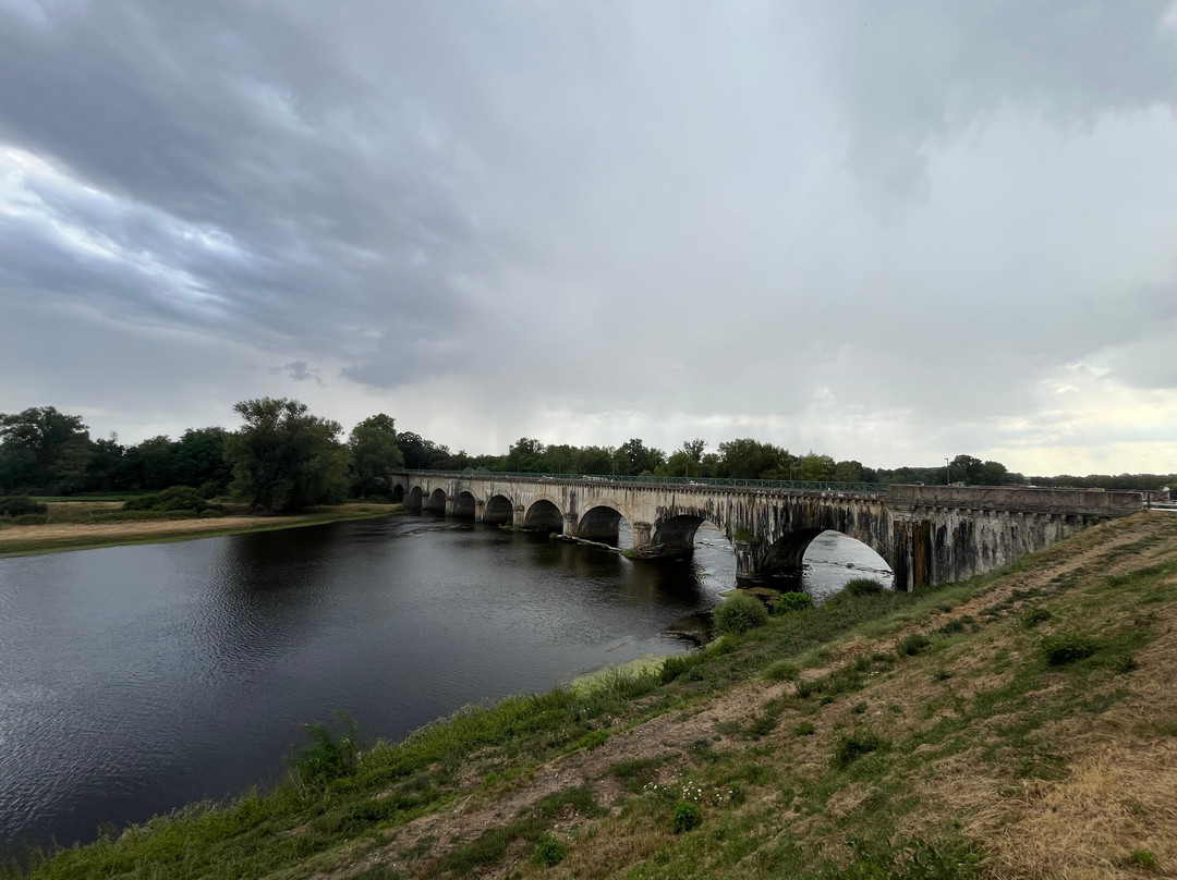 Canal bridge over the Loire-Digoin必去景点