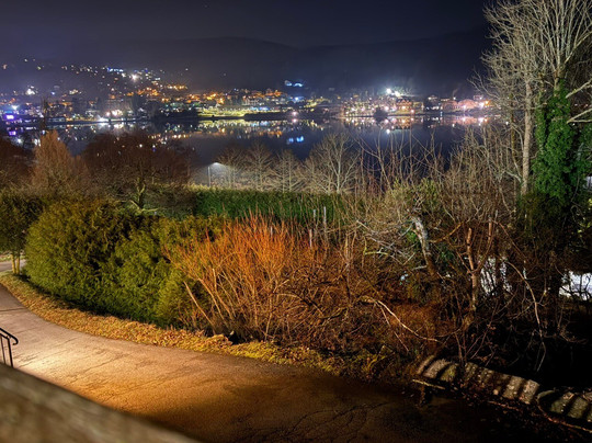 湖庄园酒店主图