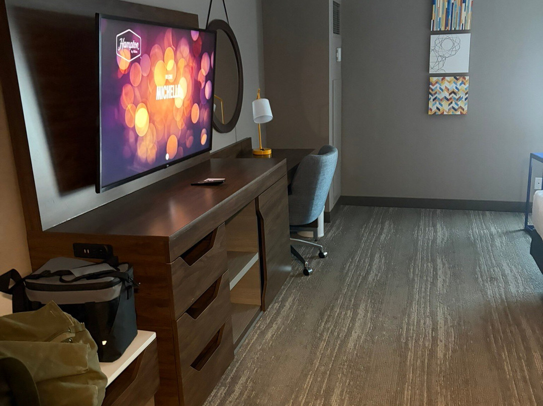 希尔顿汉普顿酒店主图