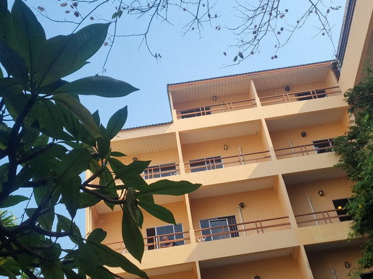 欧佩普莱斯酒店主图