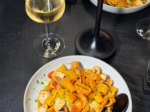 Painted Black | Noir Italian Restaurant主图