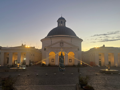 Piazza di Corte-阿里恰必去景点