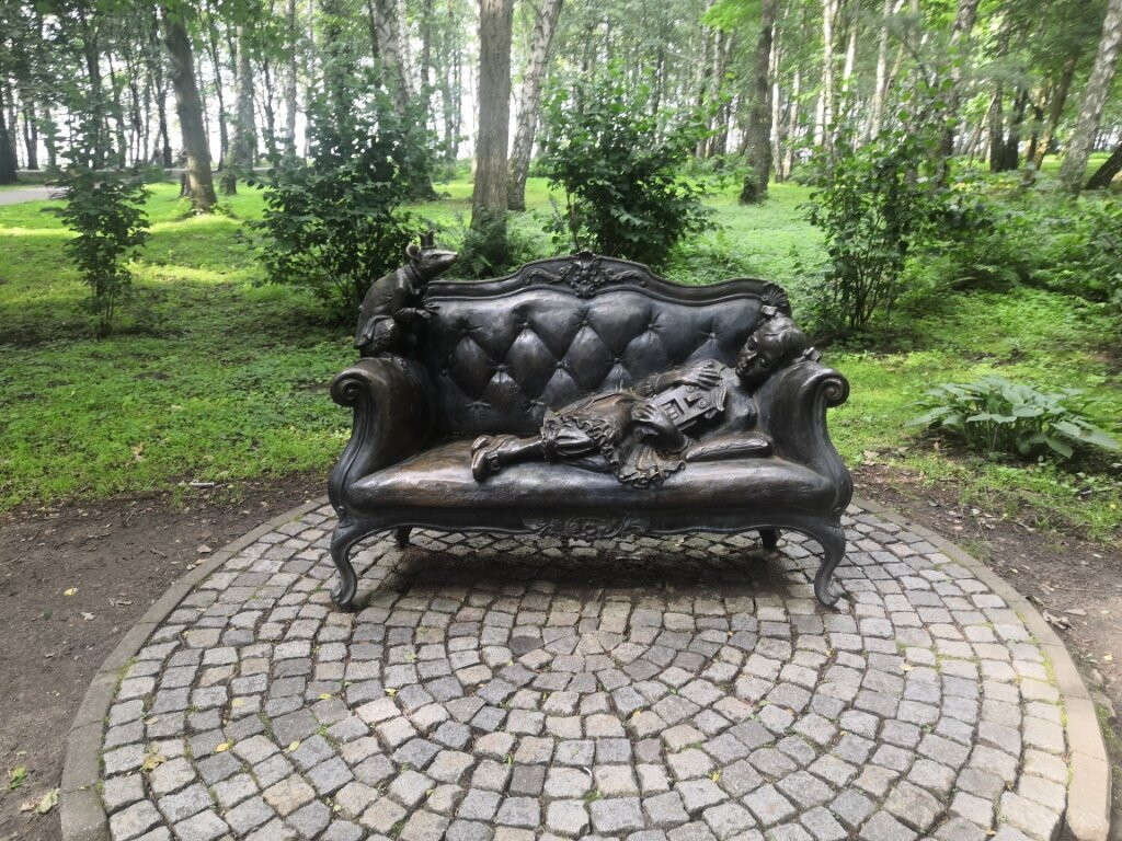 Sculptural Composition Sleeping Marie-斯韦特洛戈尔斯克必去景点