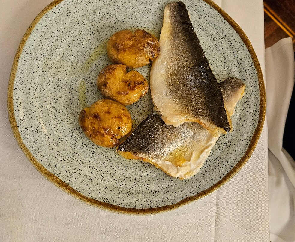 伍格力喀酒店主图