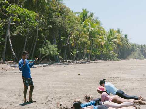 Dominical Surf School-主日镇必去景点
