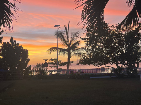 卡里纳格海滩度假酒店主图