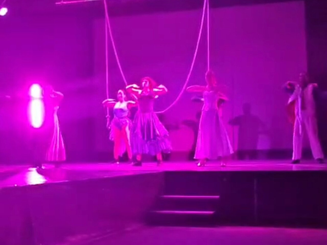 HL里奥白色海滩酒店主图