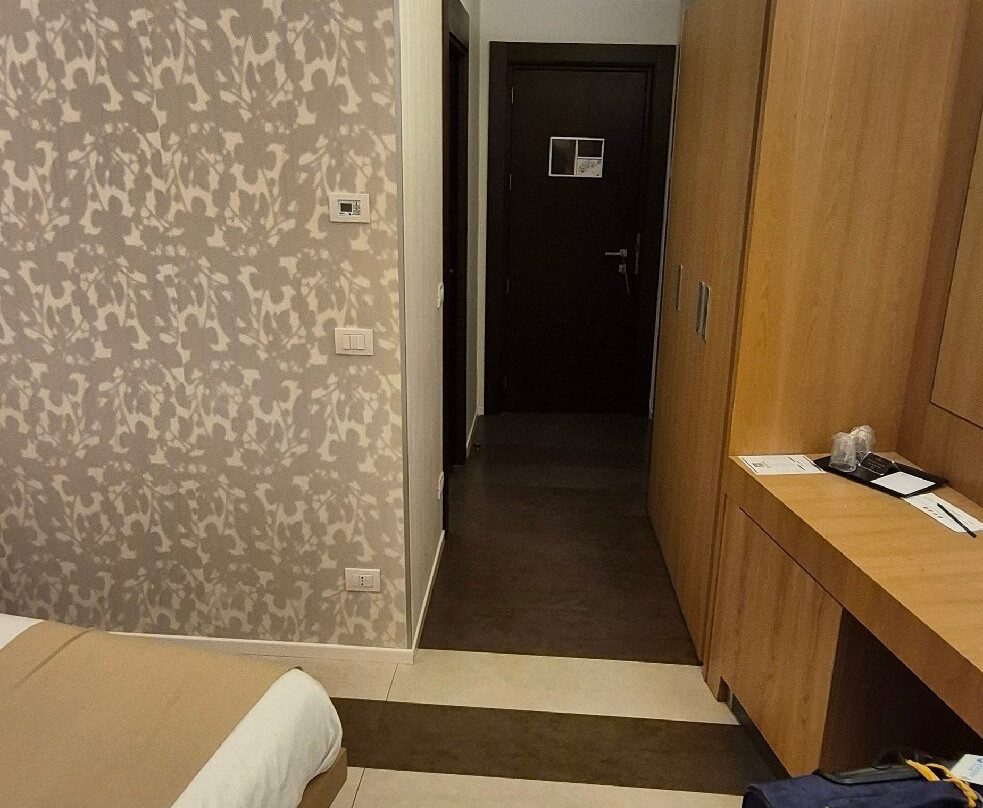 米拉佐风尘酒店主图