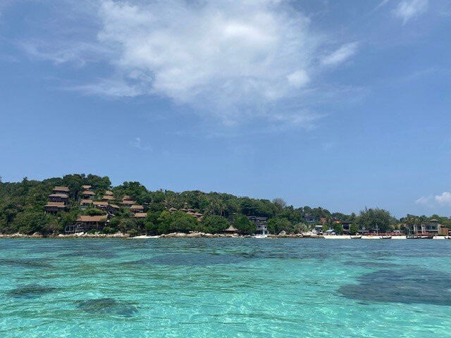 丽贝十月度假村主图