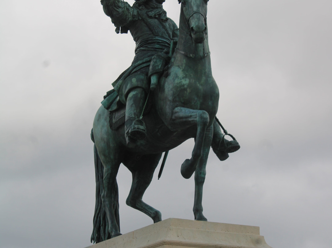 Monument a Louis XIV-凡尔赛必去景点