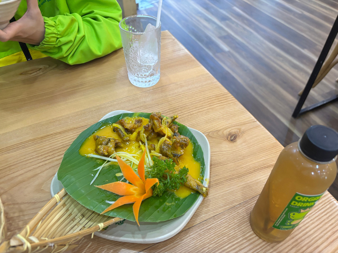 Ech Xanh Restaurant - Nguyen Canh Chan