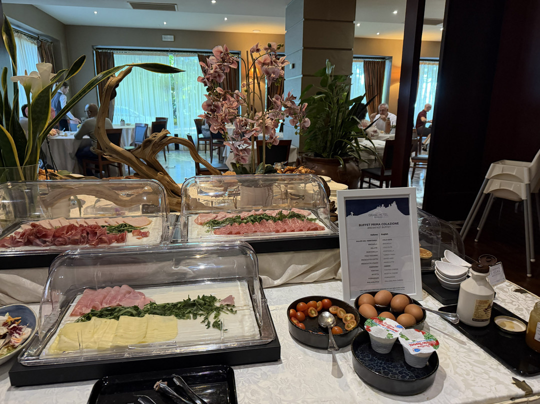 圣马力诺大酒店主图