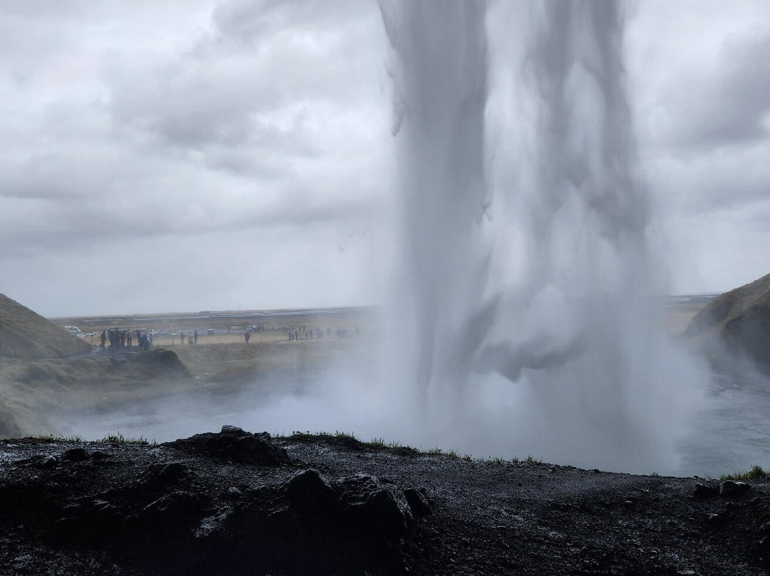 Seljalandsfoss waterfall-海拉必去景点