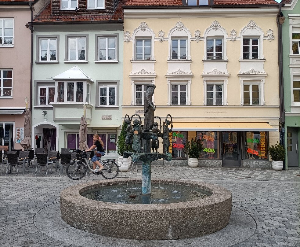 Tänzelfestbrunnen-考夫博伊伦市必去景点