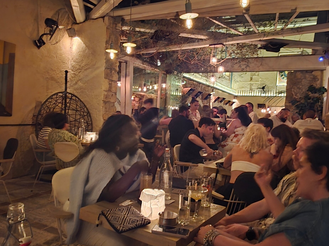 Sinagogi open air bar-干尼亚必去景点