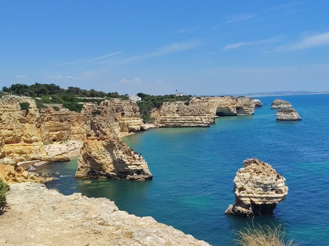 Praia da Marinha-Caramujeira必去景点