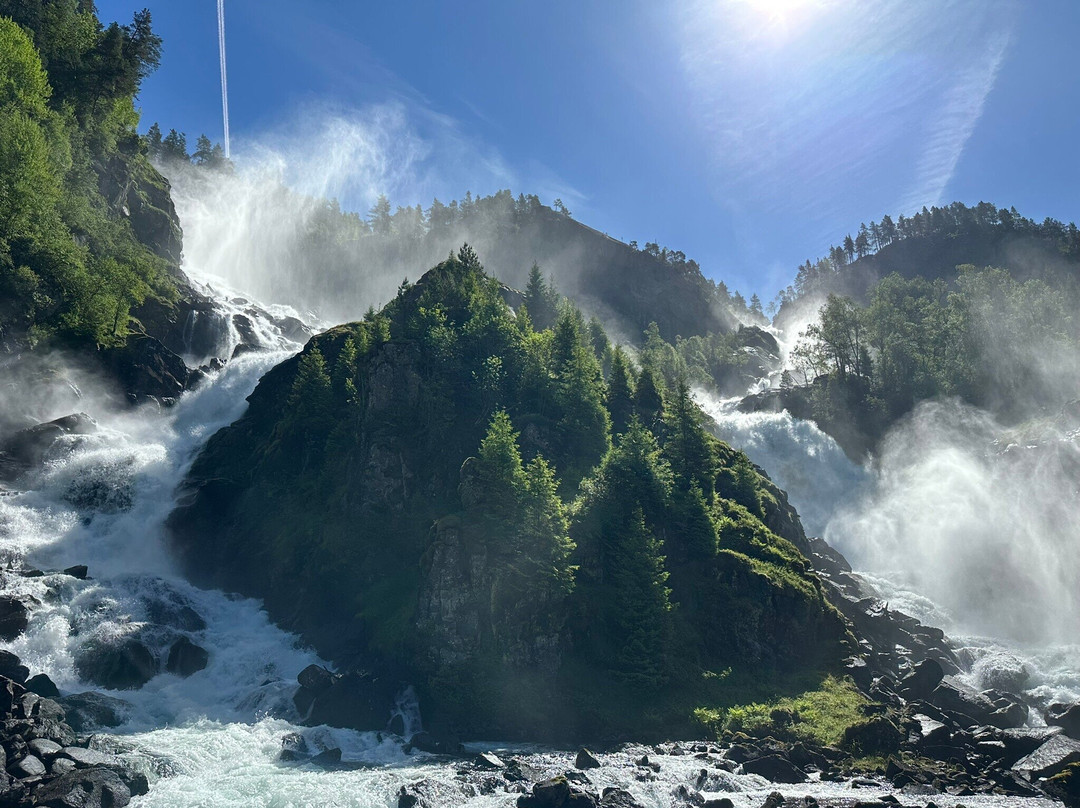 Låtefossen Waterfall-Skare必去景点