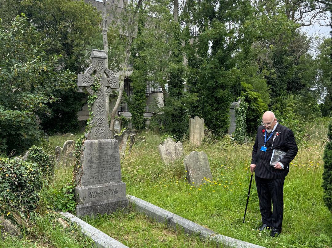 Friar's Bush Graveyard Cemetery Tours-贝尔法斯特必去景点
