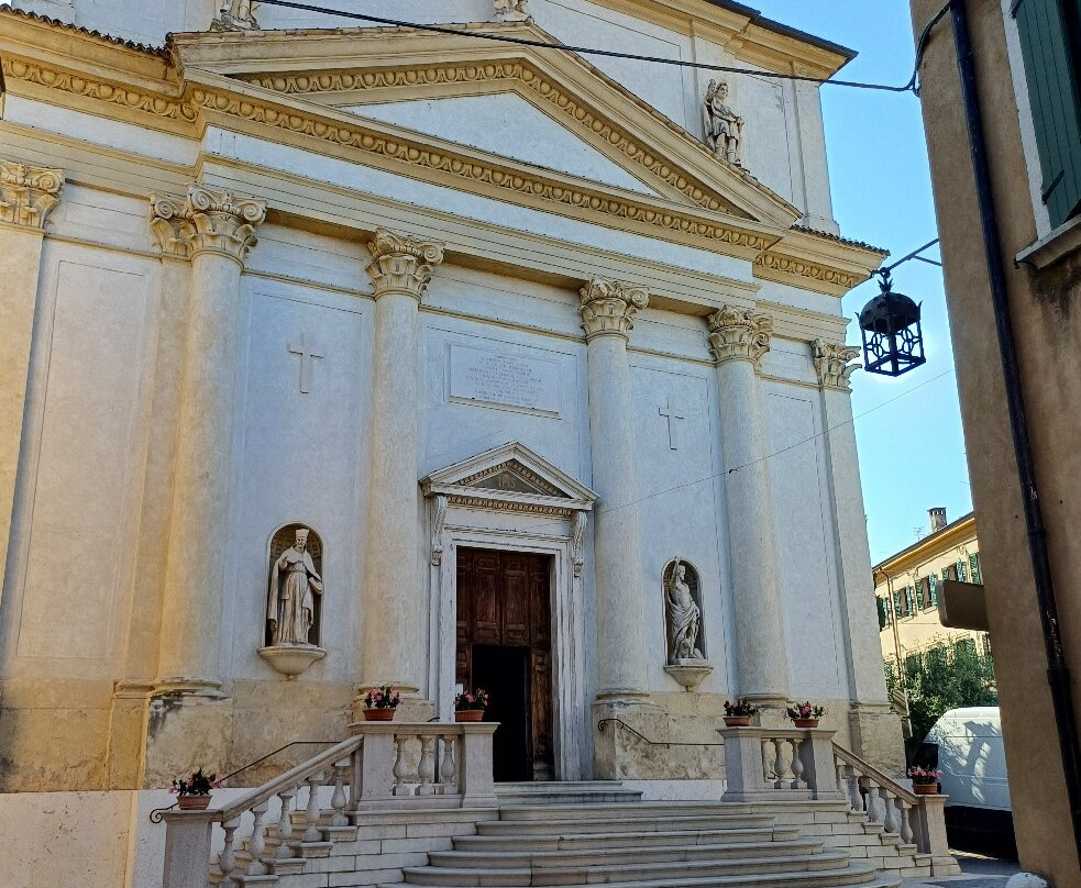 Chiesa San Zenone e Martino-拉齐塞必去景点
