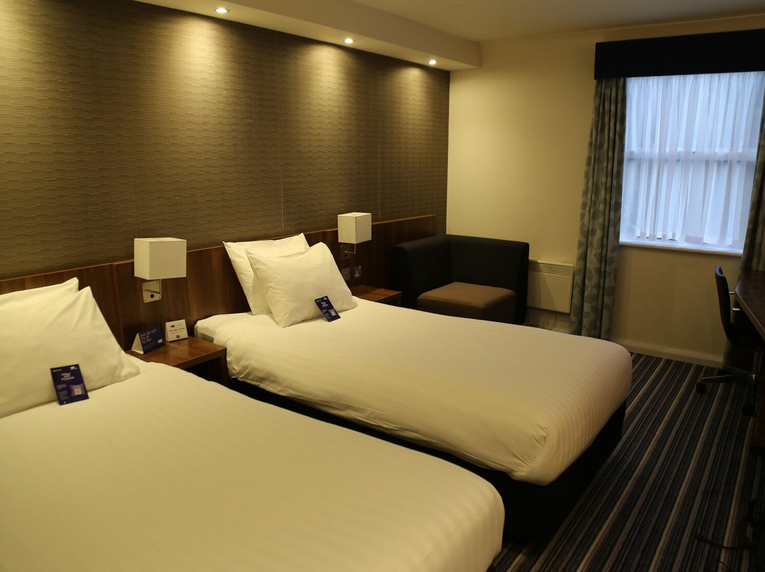 Holiday Inn Express 格伦罗西斯主图