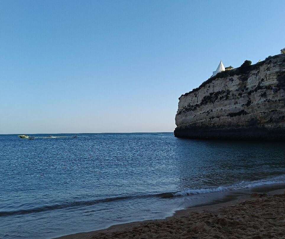 Praia de Nossa Senhora da Rocha-阿玛考德佩拉必去景点
