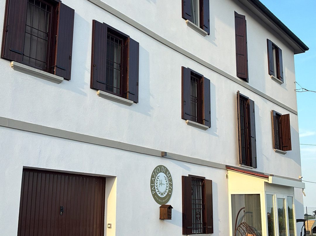 PALAZZO DI MEZZO