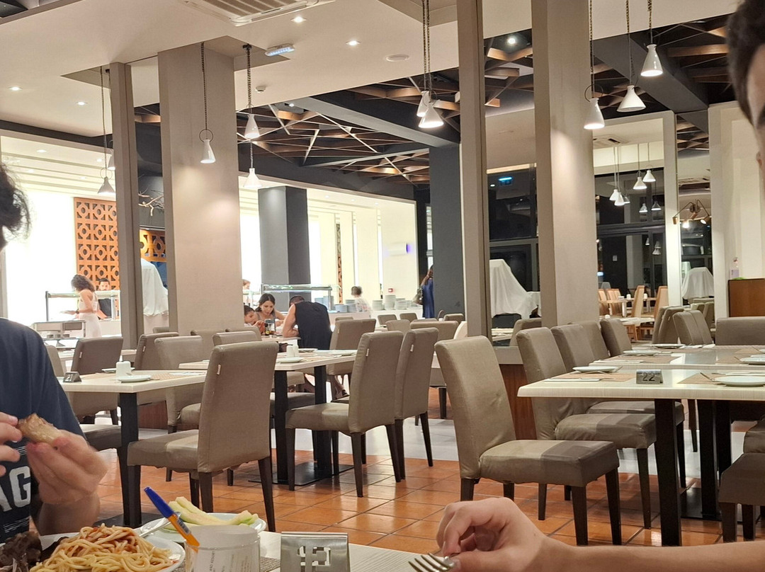 罗登度假酒店主图