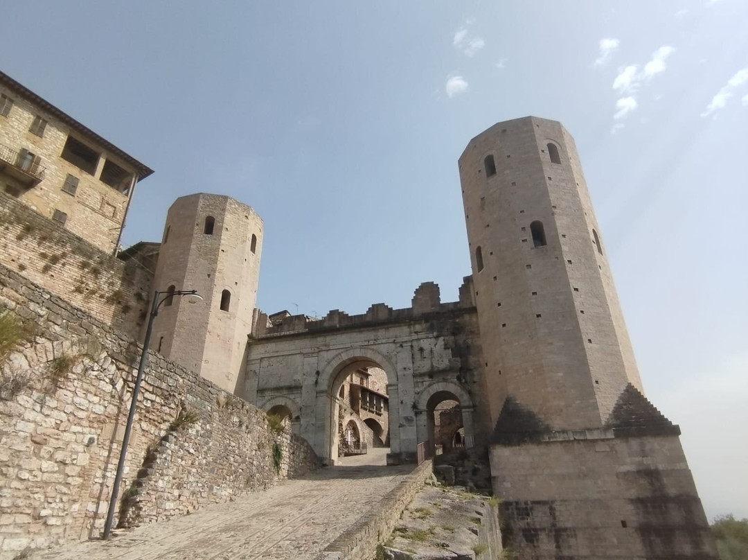 Torri di Properzio e Porta Venere-Spello必去景点