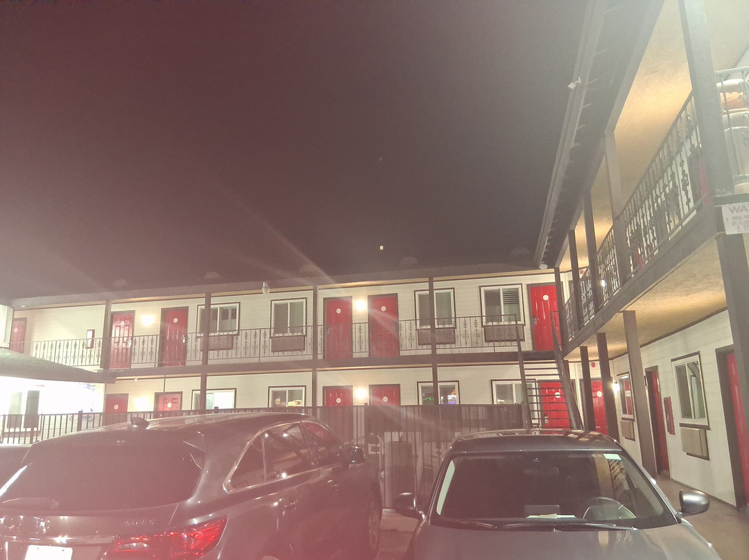 Hotel Avenida Victorville I 15