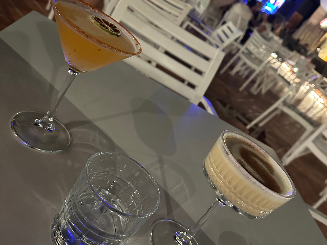 萨拉米斯湾康提酒店主图