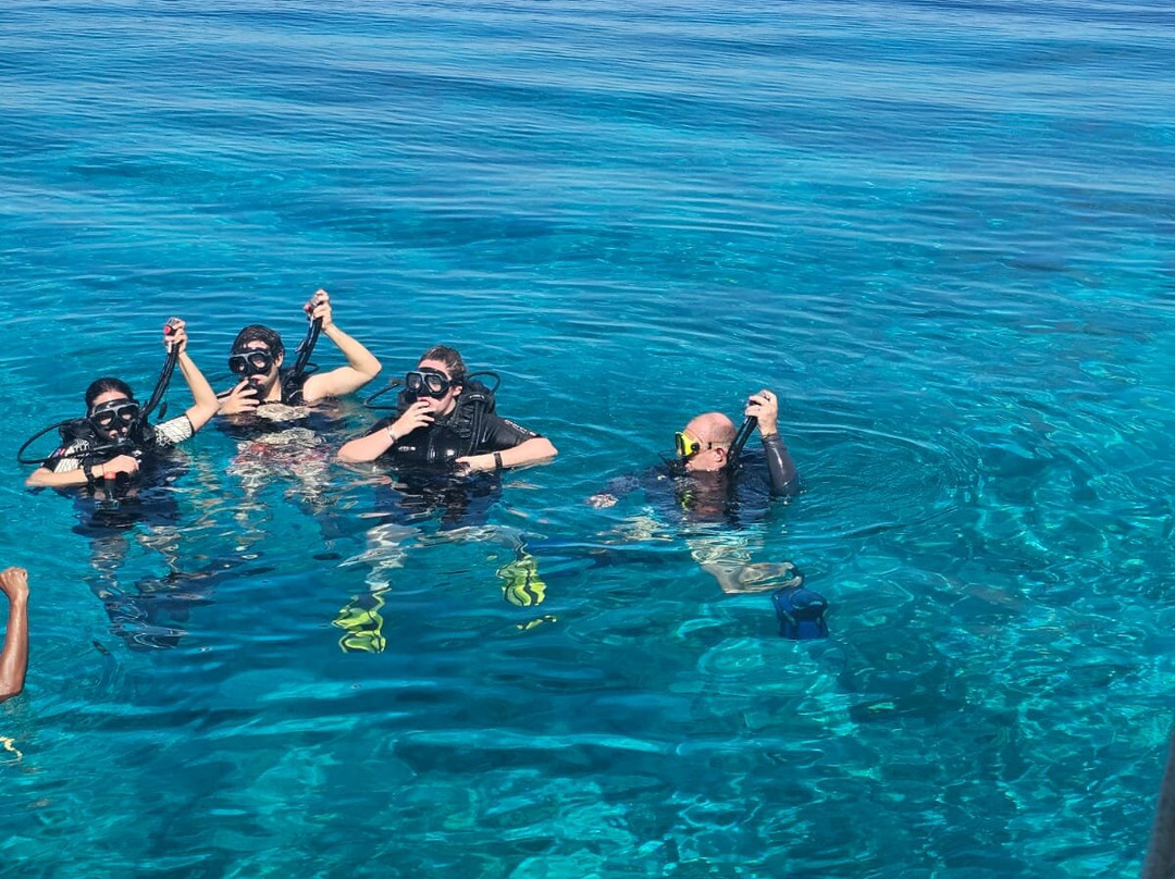 Amphibuzz Dive-Thulusdhoo Island必去景点