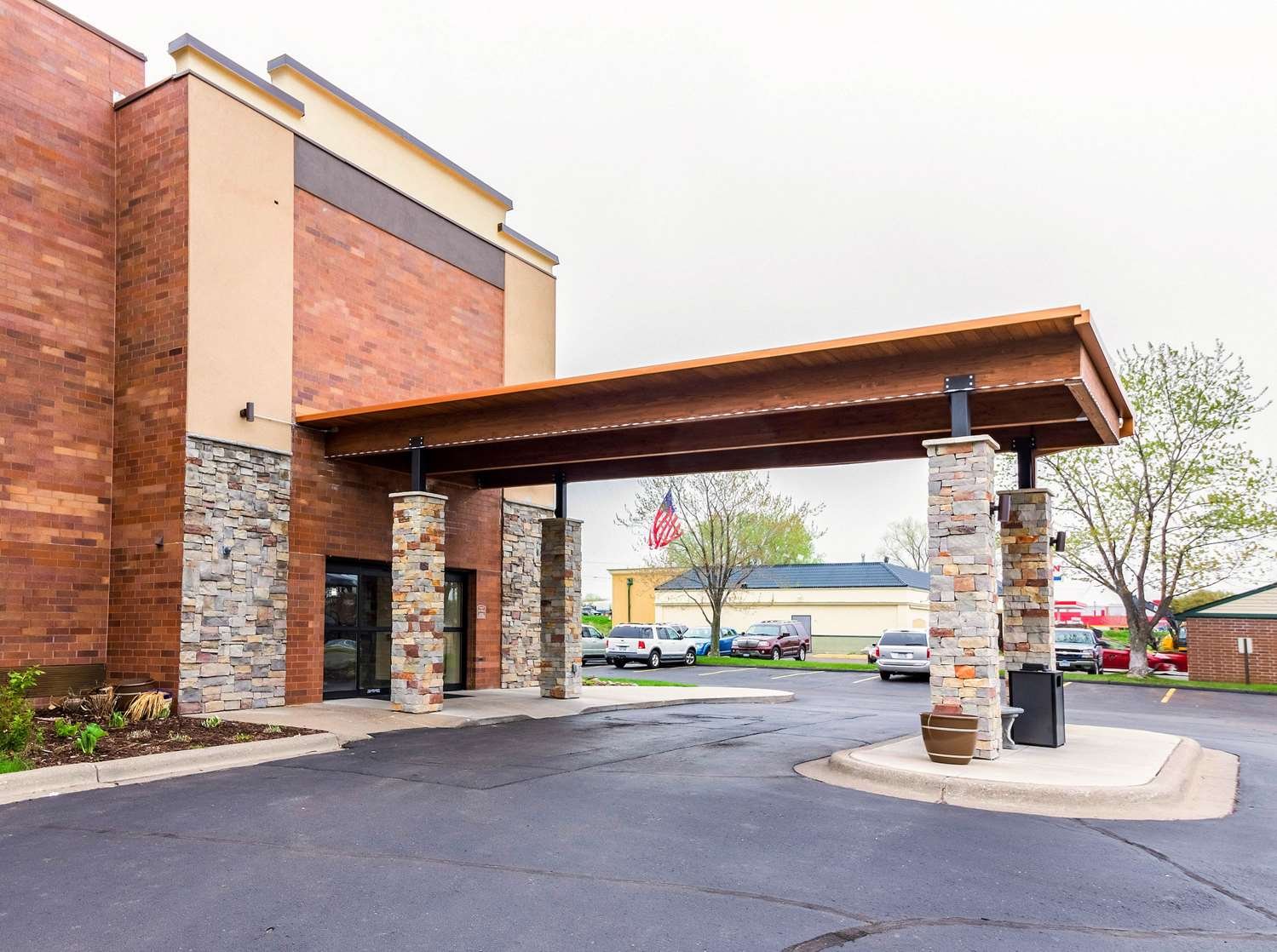 Quality Inn & Suites-官方