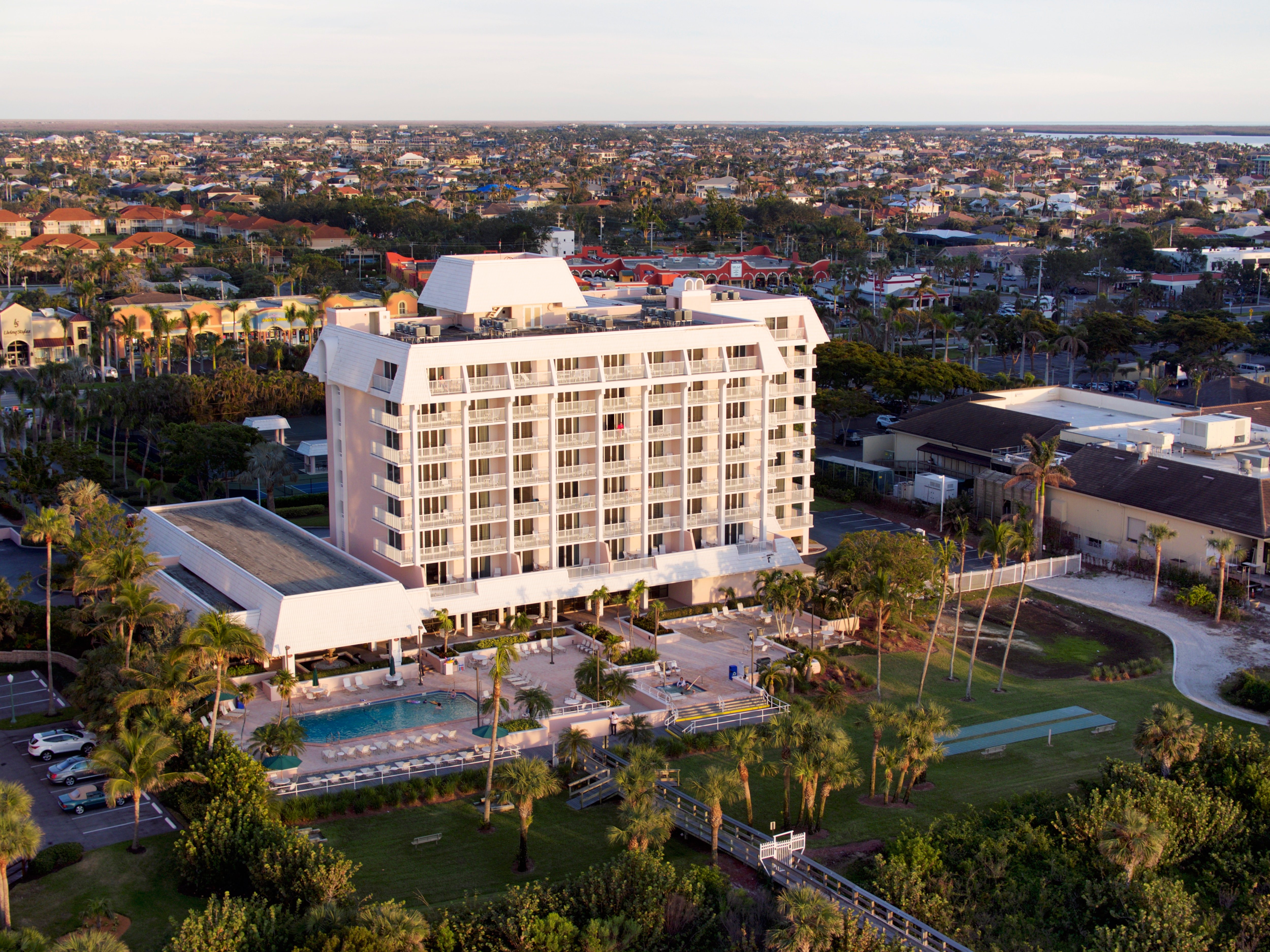 The Surf Club of Marco-官方