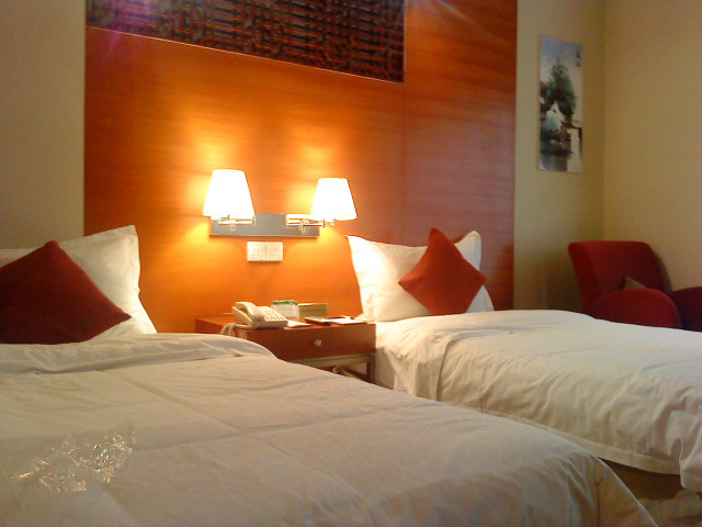 颐和宫大酒店（西安小寨吉祥村地铁站店）主图