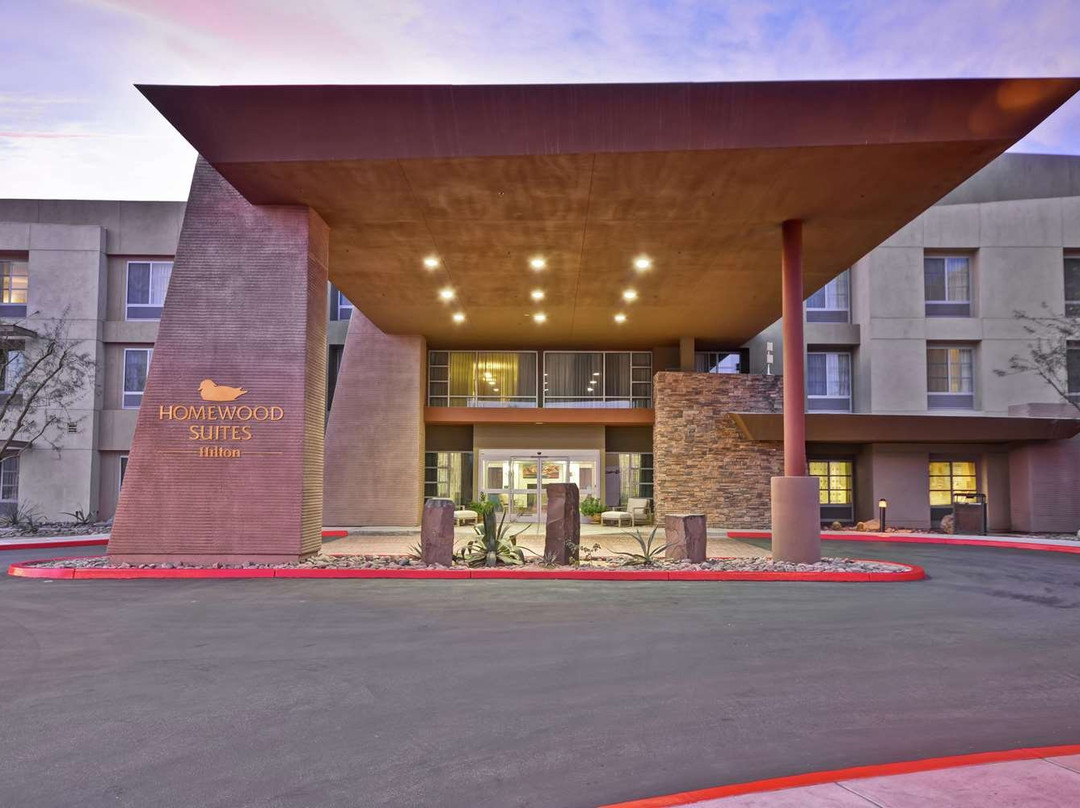 棕榈沙漠希尔顿惠庭套房酒店主图