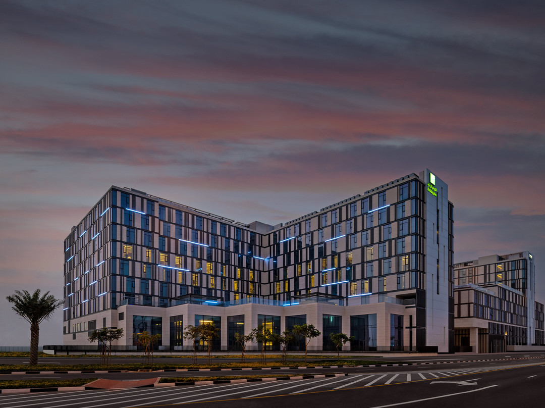Staybridge Suites Dubai Al-Maktoum Airport by IHG主图
