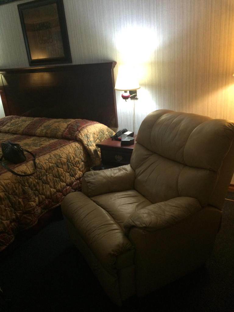 Hillcrest Inn & Suites-官方