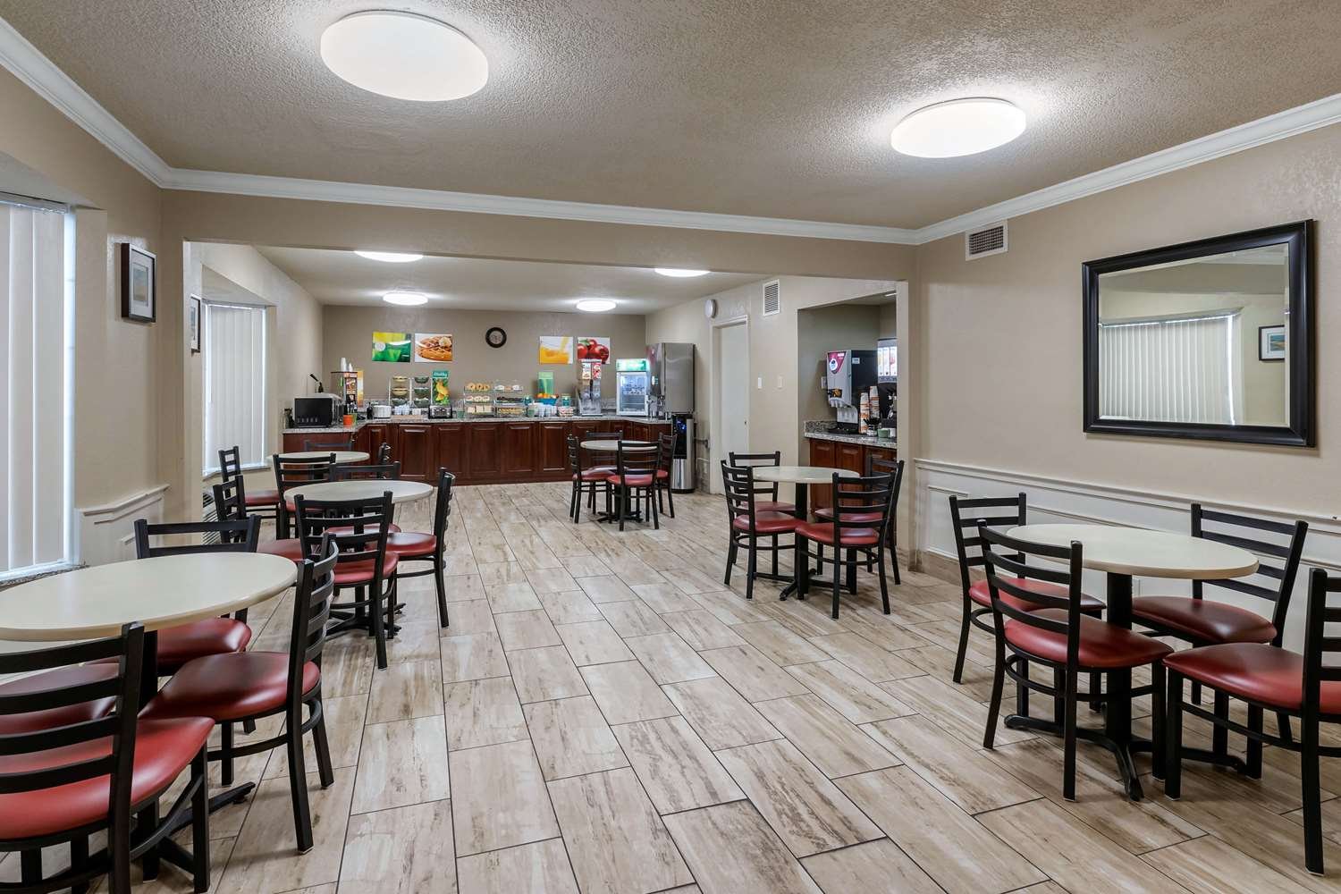Quality Inn & Suites Des Moines - Merle Hay Road-官方