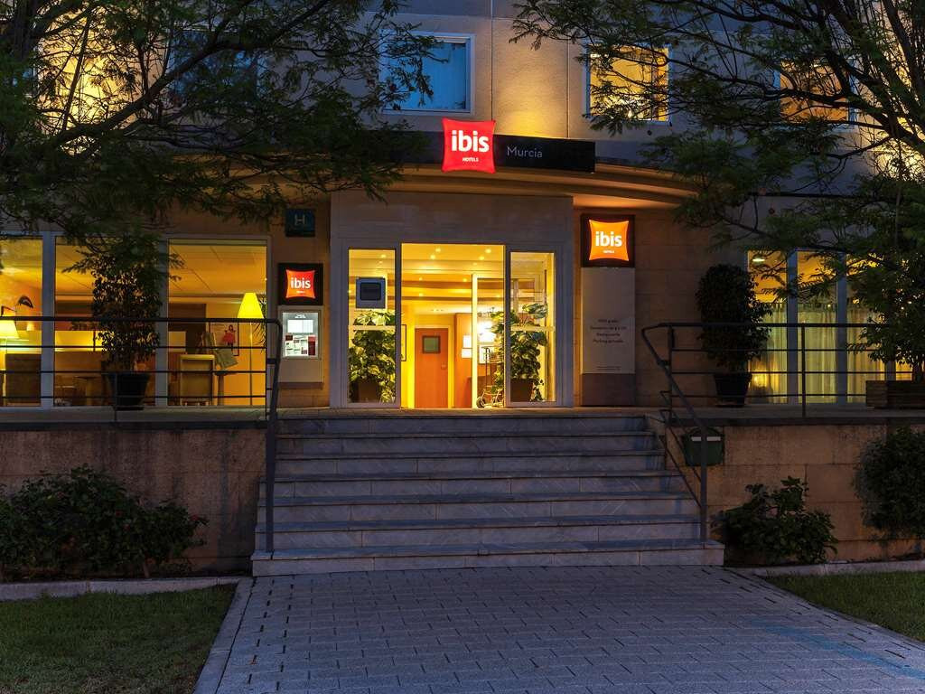 宜必思穆尔西亚酒店主图